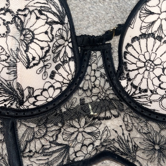 Victoria’s secret Sexy Bra black & cream top with black rhinestones! - Picture 2 of 4